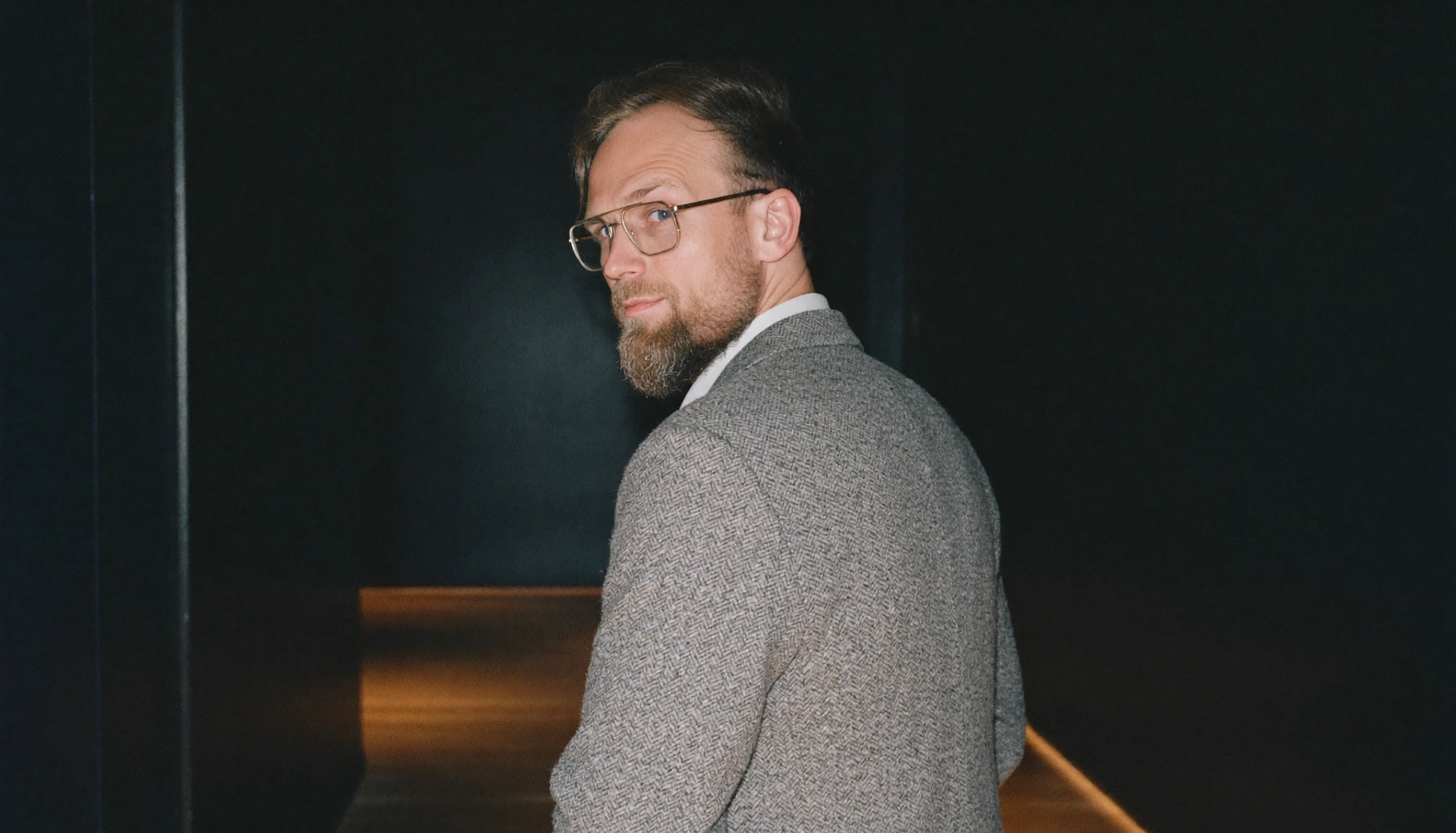 André Heiner, Dozent für KI-Schulungen, auf dem Weg zu einem Inhouse-Schulungstag